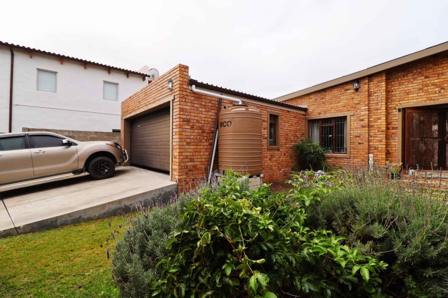 4 Bedroom Property for Sale in Sandbaai Western Cape